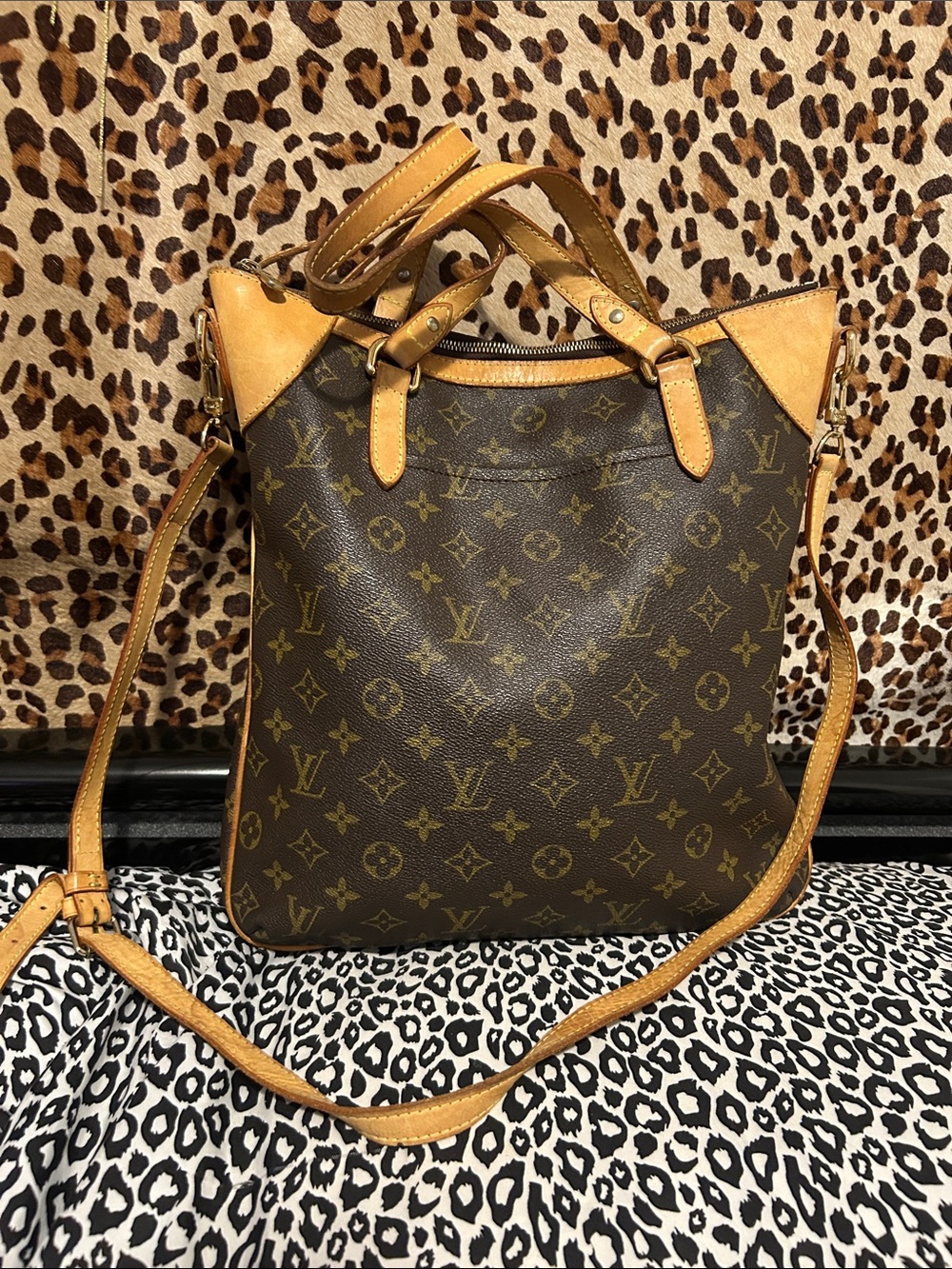 Discontinued vintage brown Shoulder Bag in Brown and Tan Trim